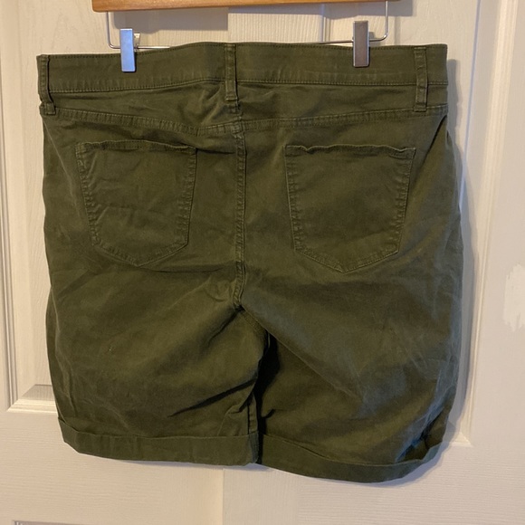 Ava & Viv Chino Bermuda Shorts Green 18W - Picture 6 of 7